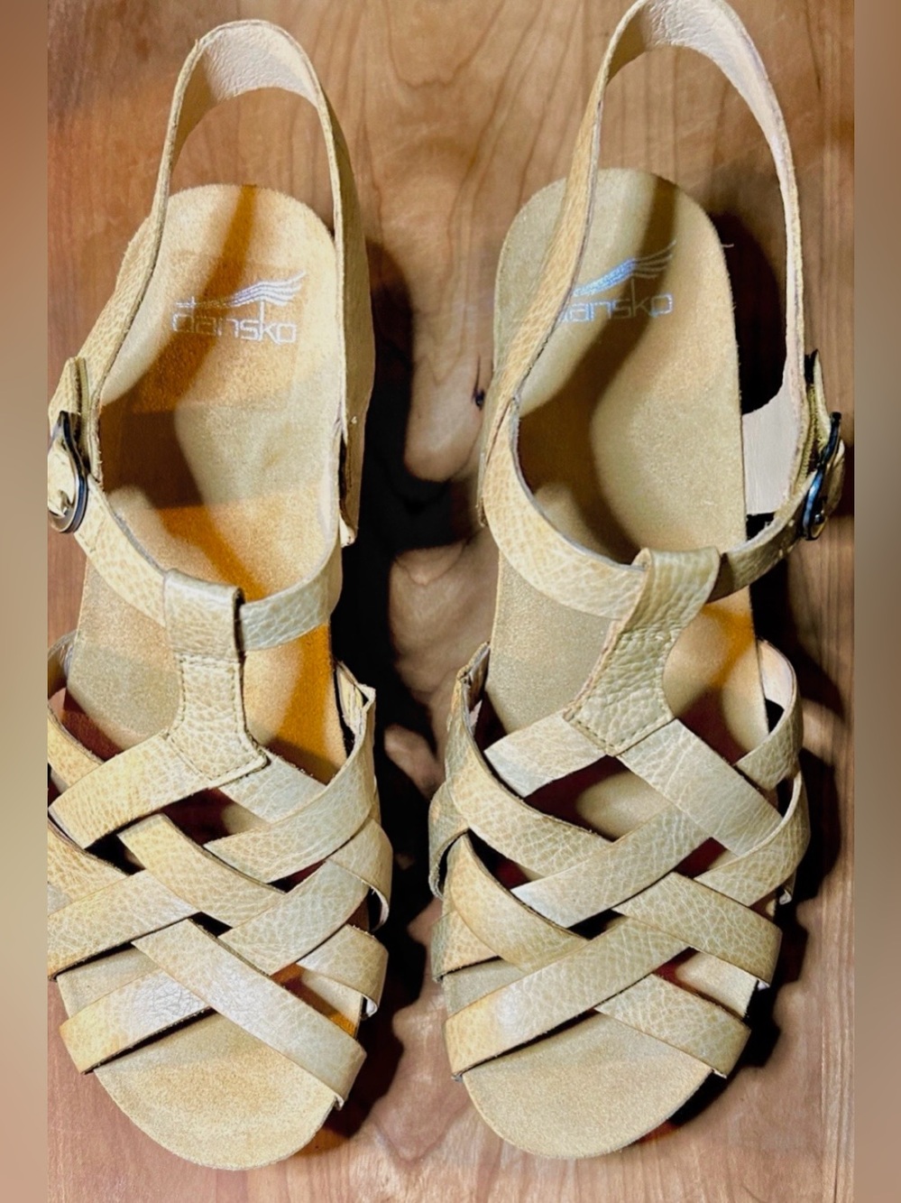 Dansko Women’s Tinley Milled Burnished Tan Leather Sandals Retro Wedge 9.5/10